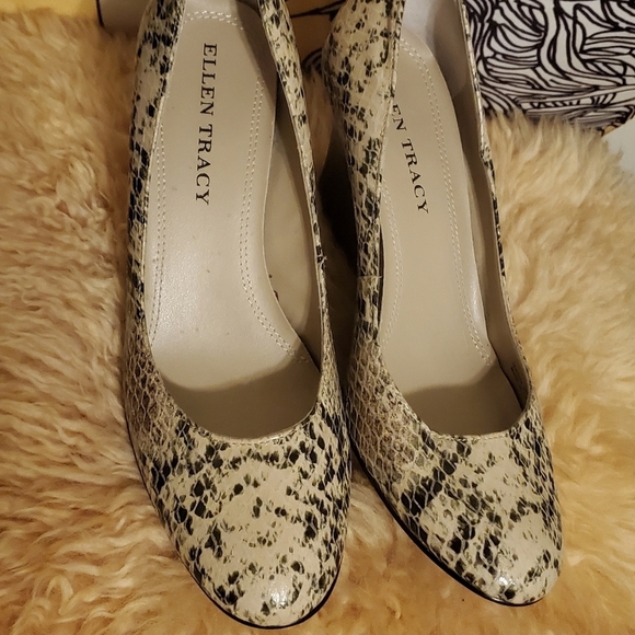 Ellen Tracy Gloria sneak print Wedges upper leather Shoes size 6M - Picture 3 of 12